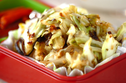 キャベツの塩昆布和え