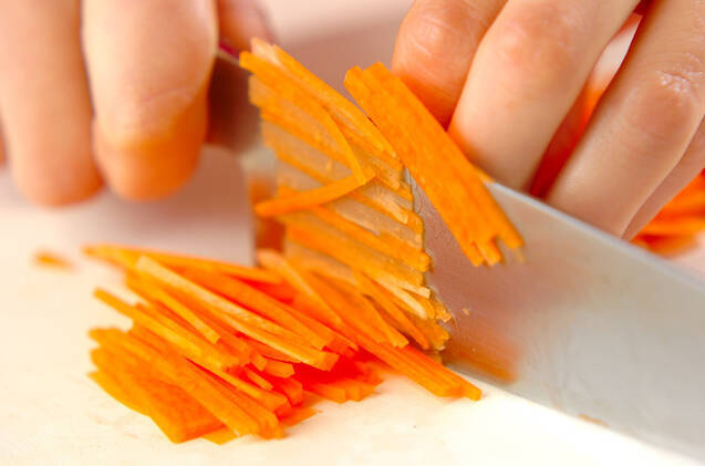 大根とニンジンのお吸い物の作り方の手順1