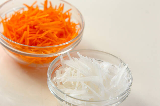 大根とニンジンのせん切りサラダの作り方の手順1