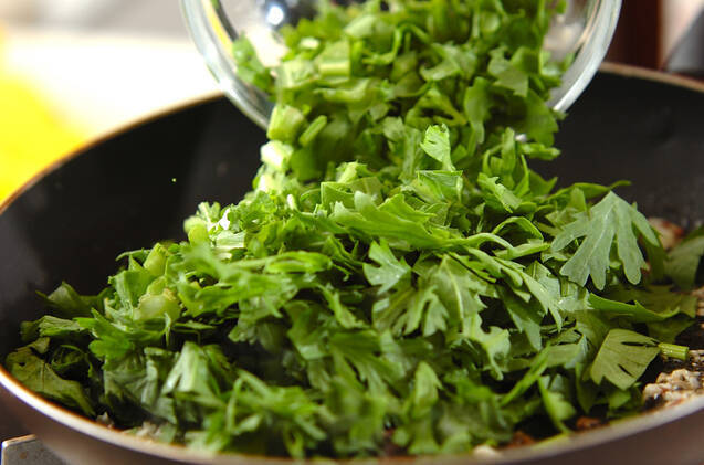 春菊のクリームパスタの作り方の手順3