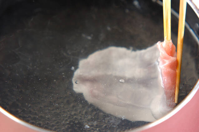 豚しゃぶのせサラダうどんの作り方の手順1