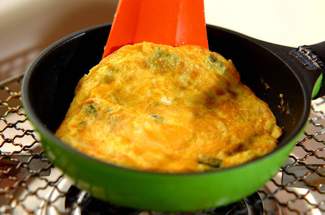 ニラとチーズの卵焼きの作り方の手順3