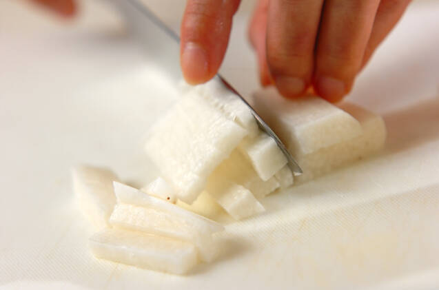 長芋とたくあんの和え物の作り方の手順1