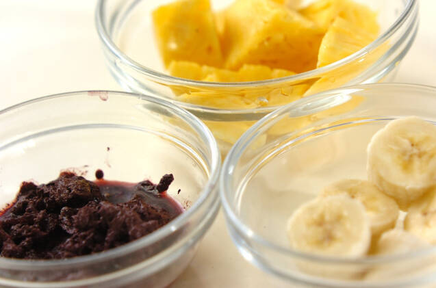 アサイーのトロピカルスムージーの作り方の手順1