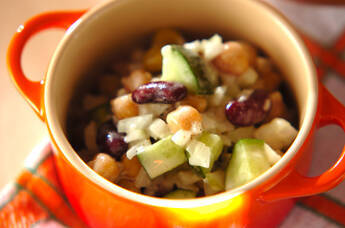 お豆とキュウリのサラダ