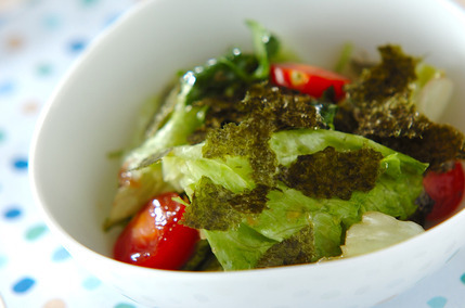 梅ドレッシングがけレタスのサラダ