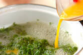 ふわふわ食感！つるむらさきのかき卵スープの作り方4