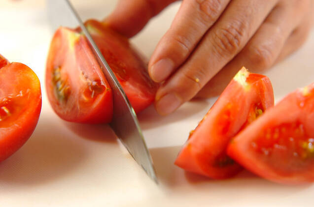 炒めトマトのゴマ塩の作り方の手順1