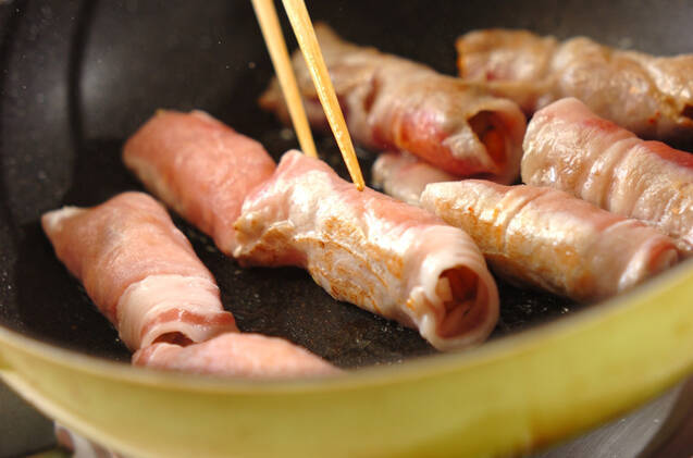白菜キムチとセロリの豚肉巻きの作り方の手順3