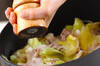 豚バラ肉と春キャベツの塩蒸しの作り方の手順4