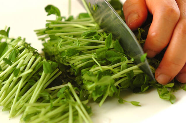 豆苗のおかか和えの作り方の手順1