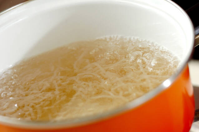 糸コンとサキイカのゴマ和えの作り方の手順1