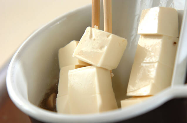 豆腐と油揚げの田舎みそ汁の作り方の手順3