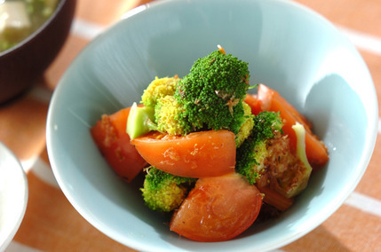 ブロッコリーとトマトのおかか和え