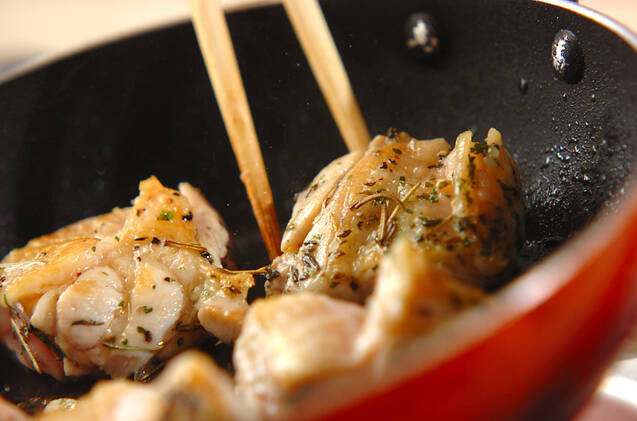 漬けるだけ鶏もも肉のハーブ焼きの作り方の手順2
