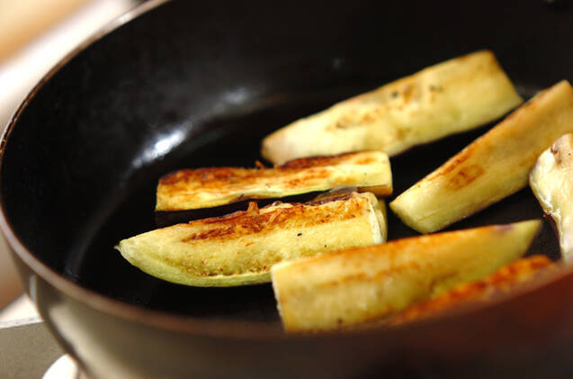フライパンで簡単！焼きナスのみそダレの作り方の手順2