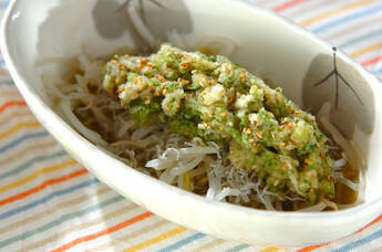 モヤシのおろしソースがけ