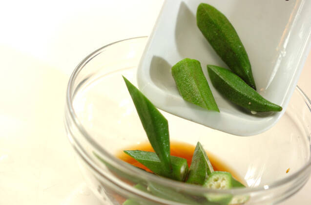 だしにつけるだけ簡単副菜！ゆでオクラのおひたしの作り方の手順4