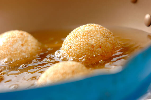 栗入りゴマ団子の作り方の手順5