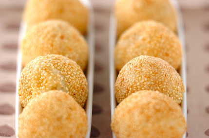 栗入りゴマ団子