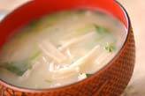 エノキと玉ネギのみそ汁