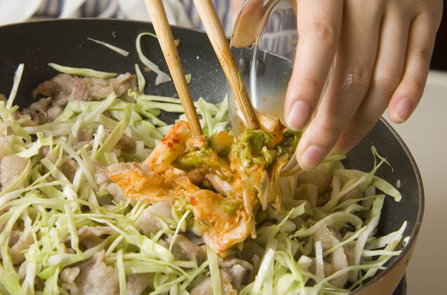 豚とキャベツのピリ辛丼の作り方の手順2