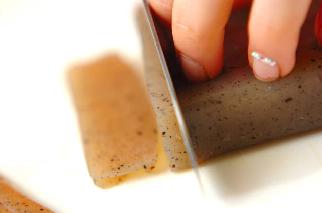 コンニャクのオイル焼きの作り方の手順1