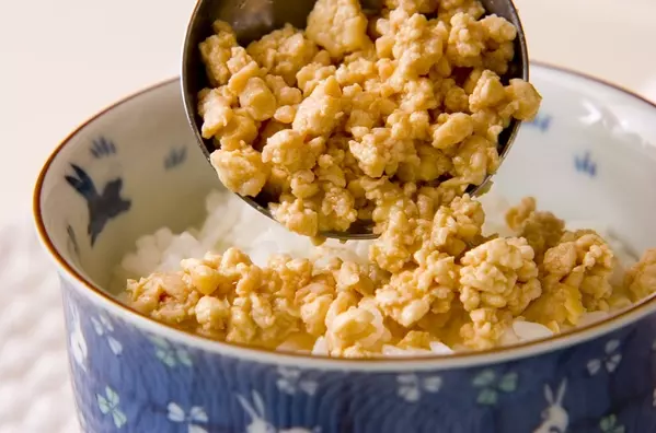 15分で今日の晩御飯 鶏豆腐そぼろ丼の作り方3