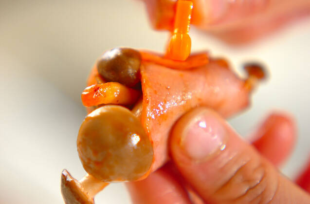 ケチャップシメジのハム巻きの作り方の手順4