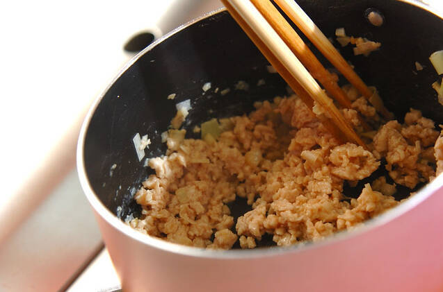 グリンピースの3色丼の作り方の手順1