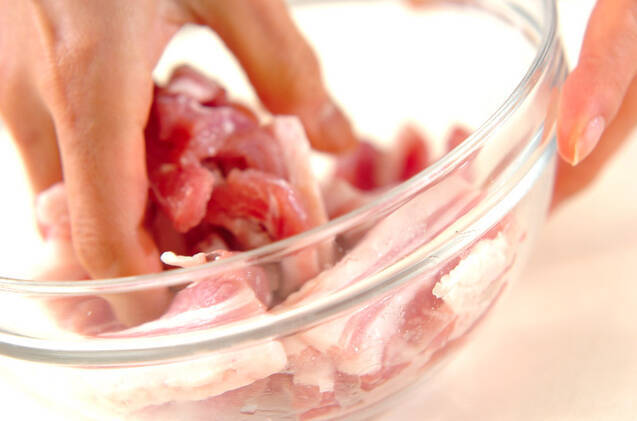 豚肉と小松菜の塩炒めの作り方の手順1