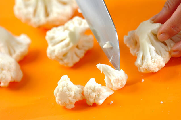 カリフラワーの甘酢炒めの作り方の手順1