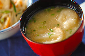 ジャガイモと玉ネギのみそ汁