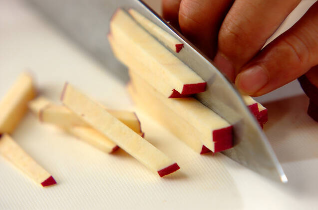 サツマイモのかき揚げの作り方の手順1