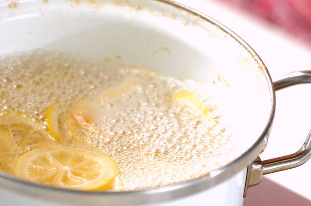 煮るだけで本格デザート！レモンのハチミツ漬けの作り方の手順3