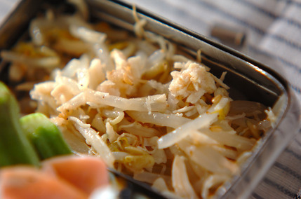 モヤシとささ身のナムル