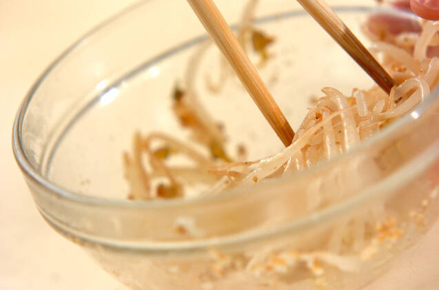 モヤシとささ身のナムルの作り方の手順2