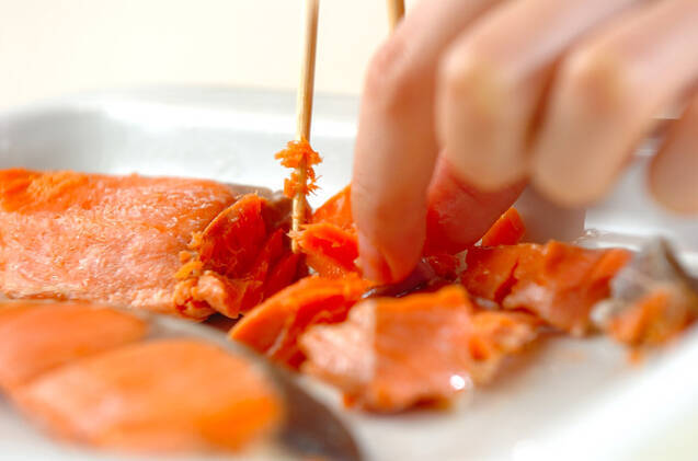 鮭とキャベツの甘酢和えの作り方の手順1