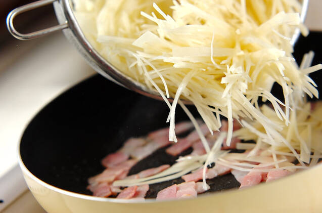 シャキシャキジャガイモとベーコン炒めの作り方の手順3