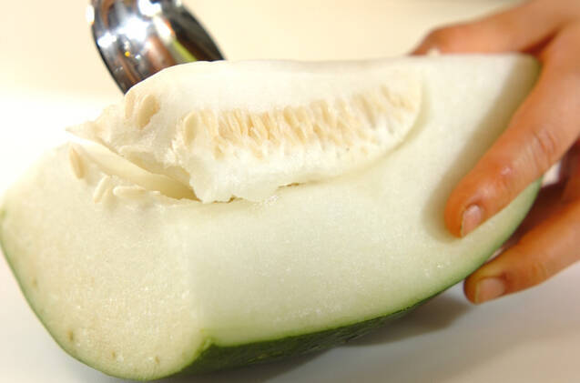 冬瓜のとろろ昆布煮の作り方の手順1