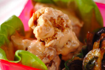 鶏の唐揚げのオーロラ和え