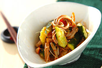 キュウリとゼンマイのキムチ和え