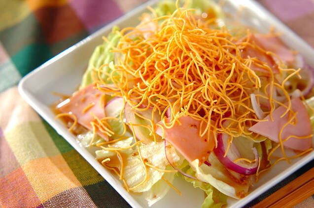 揚げそばサラダ