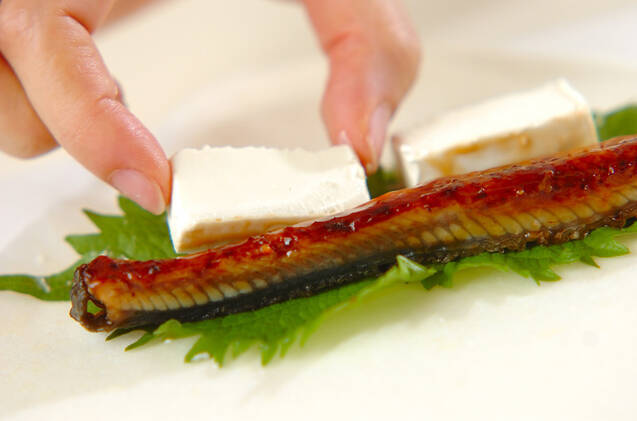 ウナギとチーズの焼き春巻きの作り方の手順2