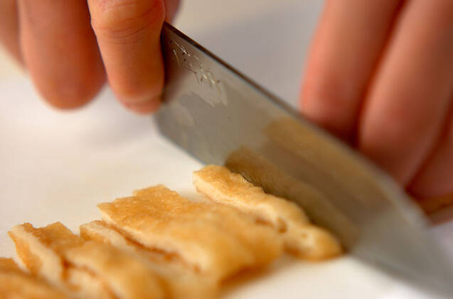 マンネリ脱却！味噌汁 もずくと油揚げ 具に悩まない by杉本 亜希子さんの作り方の手順2