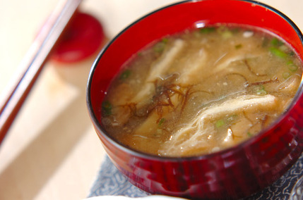 マンネリ脱却！味噌汁 もずくと油揚げ 具に悩まない by杉本 亜希子さん