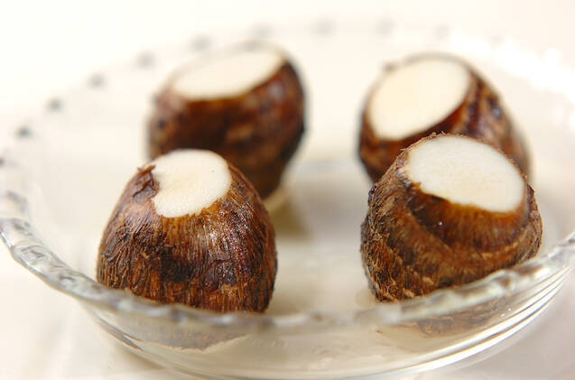 里芋と菊菜のゴマみそ汚しの作り方の手順1