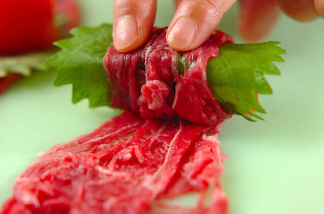 牛肉のトマト巻きの作り方の手順3