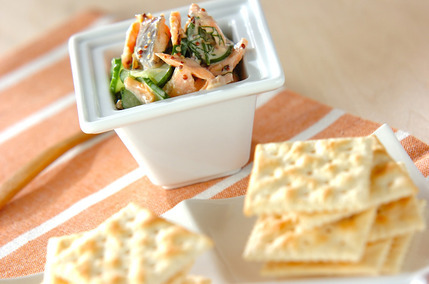 ほぐし鮭とキュウリのディルマヨネーズ和え