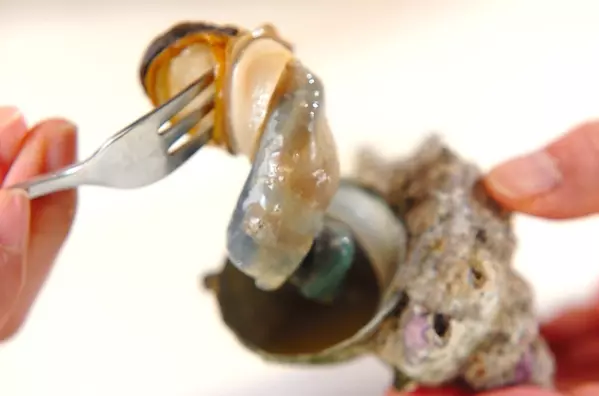 サザエの壺焼きの作り方1